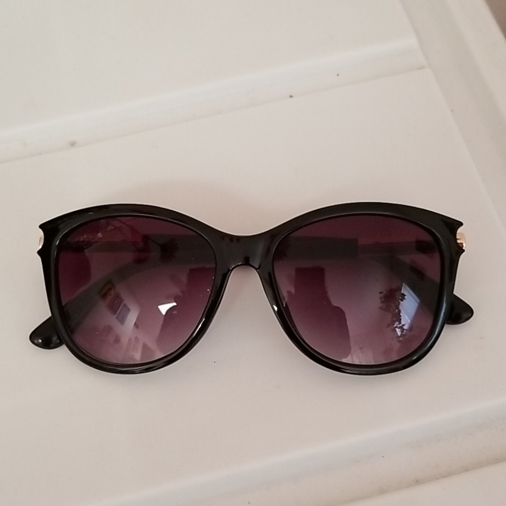 Ny&Co black & gold sunglasses